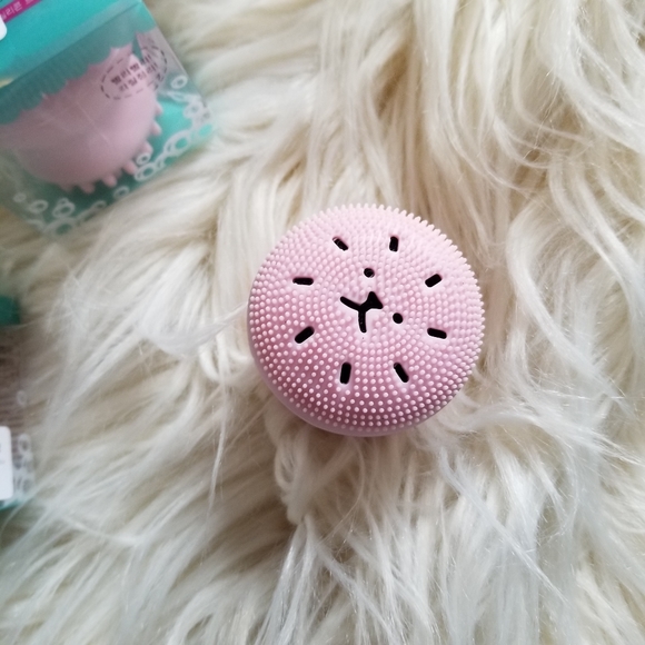 Kawaii make up Cleansing face brush exfoliation tool. - Picture 5 of 7